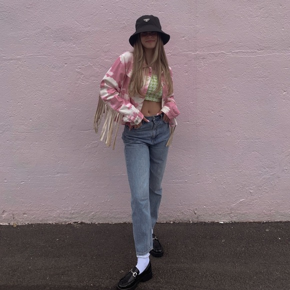 Meet your Posher, Kenzie - Picture 6 of 6